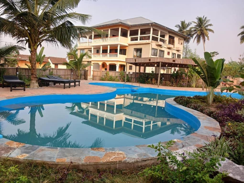 Elmina Afiki酒店 外观 照片